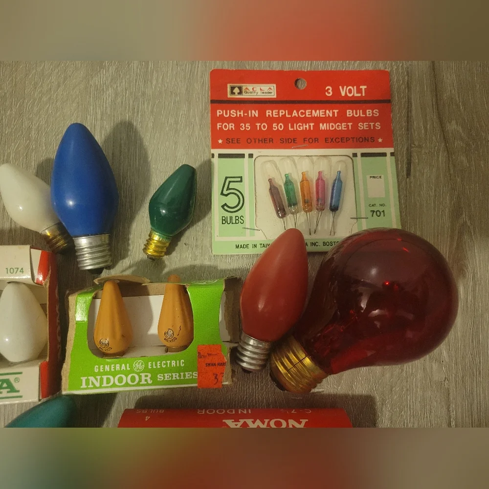 Variety of 27 vintage light bulbs some in origional packaging